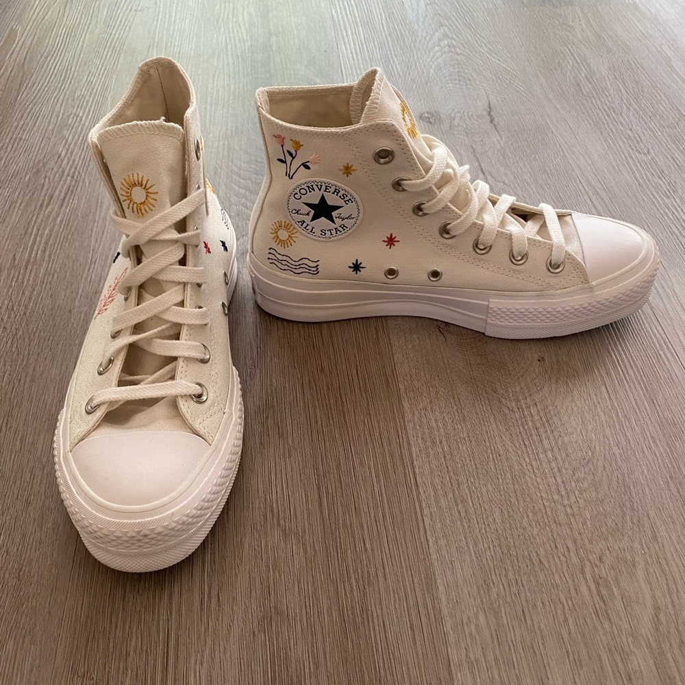 Embroidered platform converse, size 7!